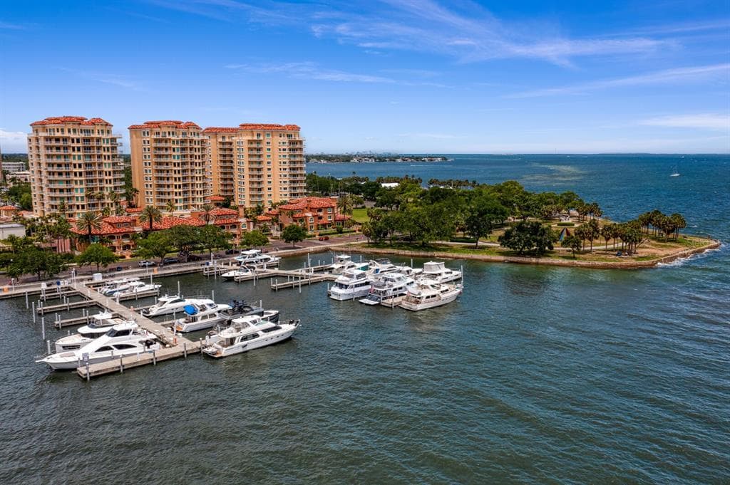 555 5TH AVENUE NE UNIT 332 ST PETERSBURG, FL 33701