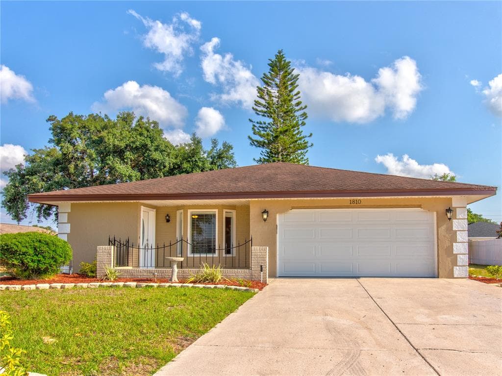 1810 HAVERFORD AVENUE SUN CITY CENTER, FL 33573