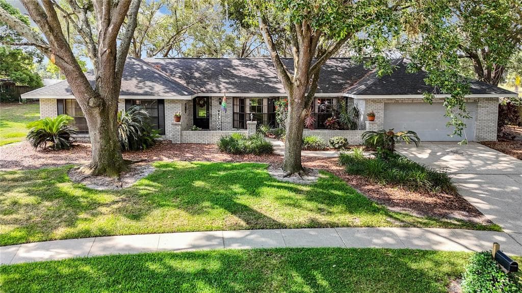 1911 CHESTNUTWOOD DRIVE VALRICO, FL 33596