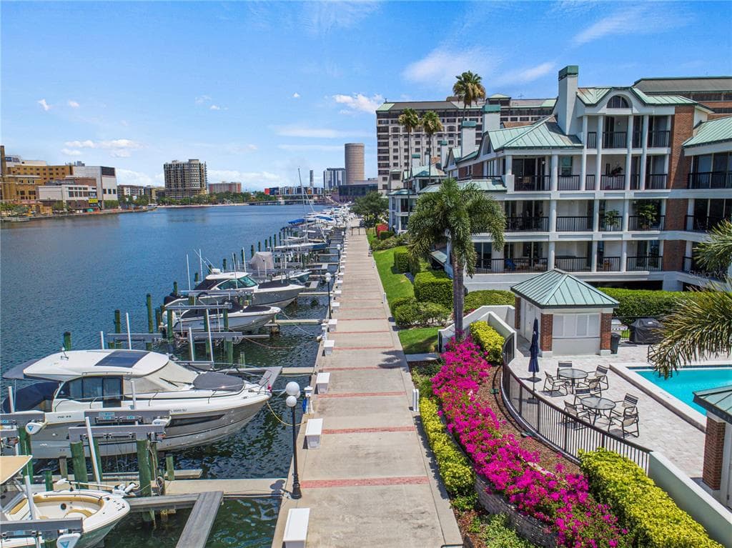 847 SEDDON COVE WAY TAMPA, FL 33602
