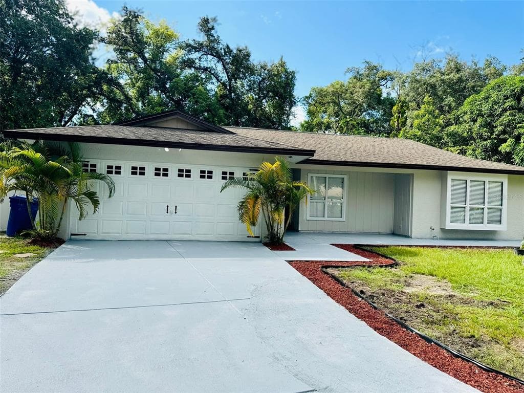 516 SIOBHAN COURT TAMPA, FL 33613