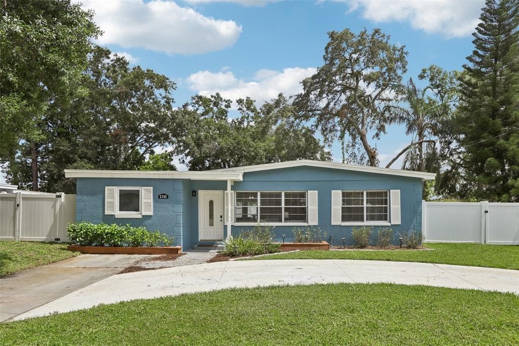 2305 W HAMILTON AVENUE TAMPA, FL 33604