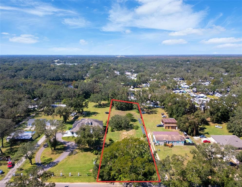 12008 GROVEWOOD AVENUE THONOTOSASSA, FL 33592