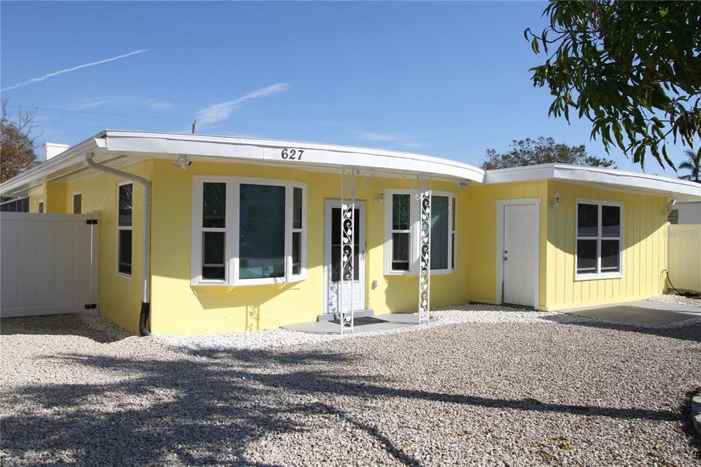 627 AVENIDA DEL NORTE