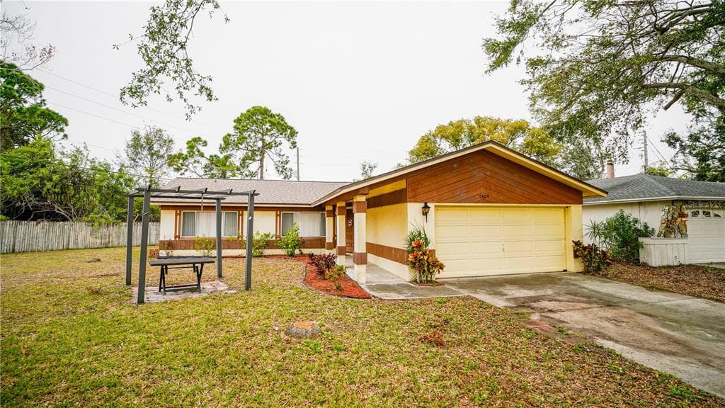 7809 DOVER COURT N ST PETERSBURG, FL 33709