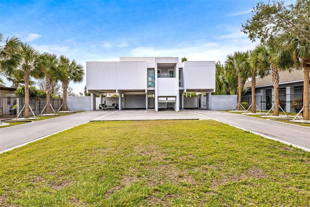 6 TREASURE LANE TREASURE ISLAND, FL 33706