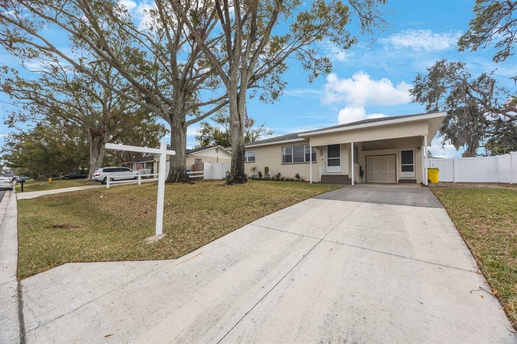 22 LAKE SHORE DRIVE PALM HARBOR, FL 34684