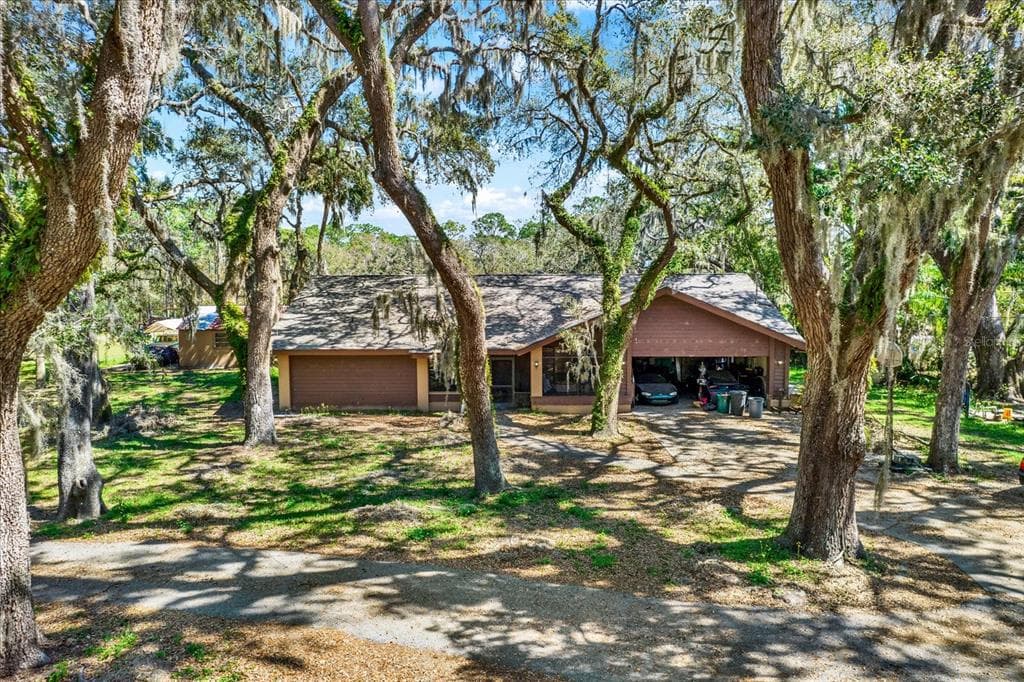 2690 E LAKE TRAIL TARPON SPRINGS, FL 34688