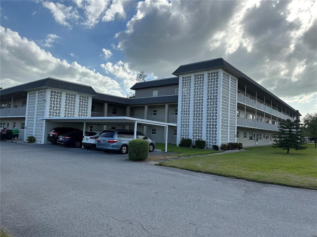 1220 57TH STREET N UNIT 204C ST PETERSBURG, FL 33710
