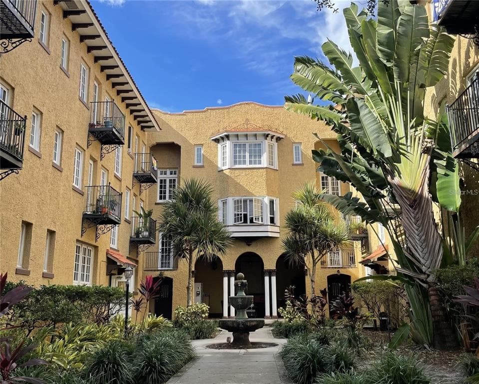 2117 W DEKLE AVENUE UNIT D3 TAMPA, FL 33606