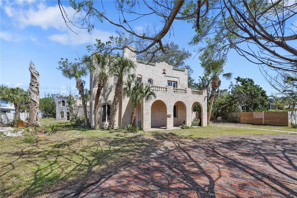 636 SUNSET DRIVE S ST PETERSBURG, FL 33707