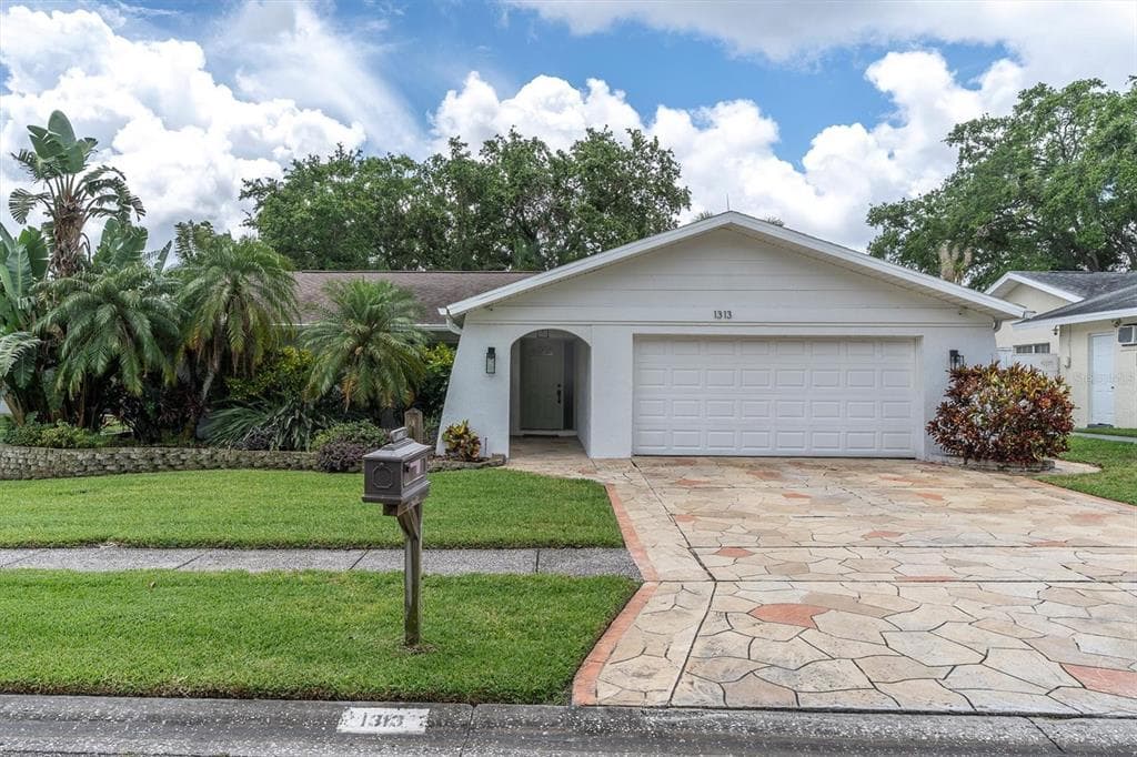 1313 MARKLEY DRIVE LARGO, FL 33770