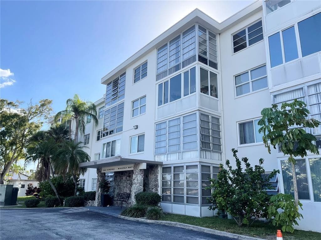 100 WAVERLY WAY UNIT 402 CLEARWATER, FL 33756