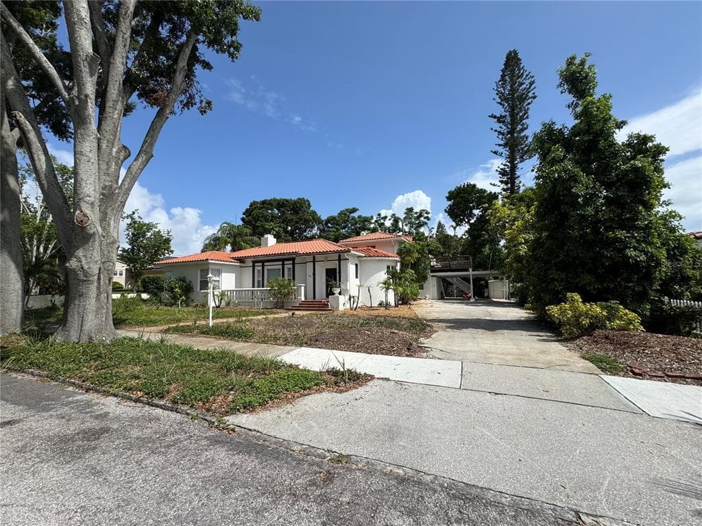 737 19TH AVENUE N ST PETERSBURG, FL 33704