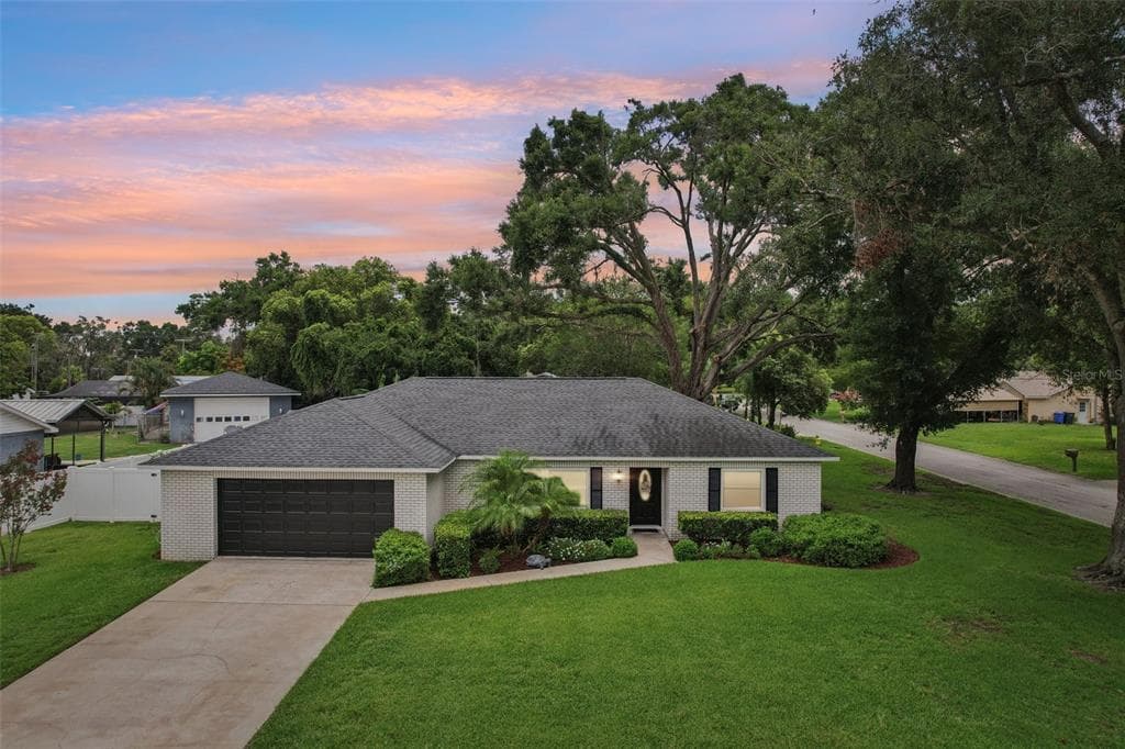 1513 LORETTA COURT