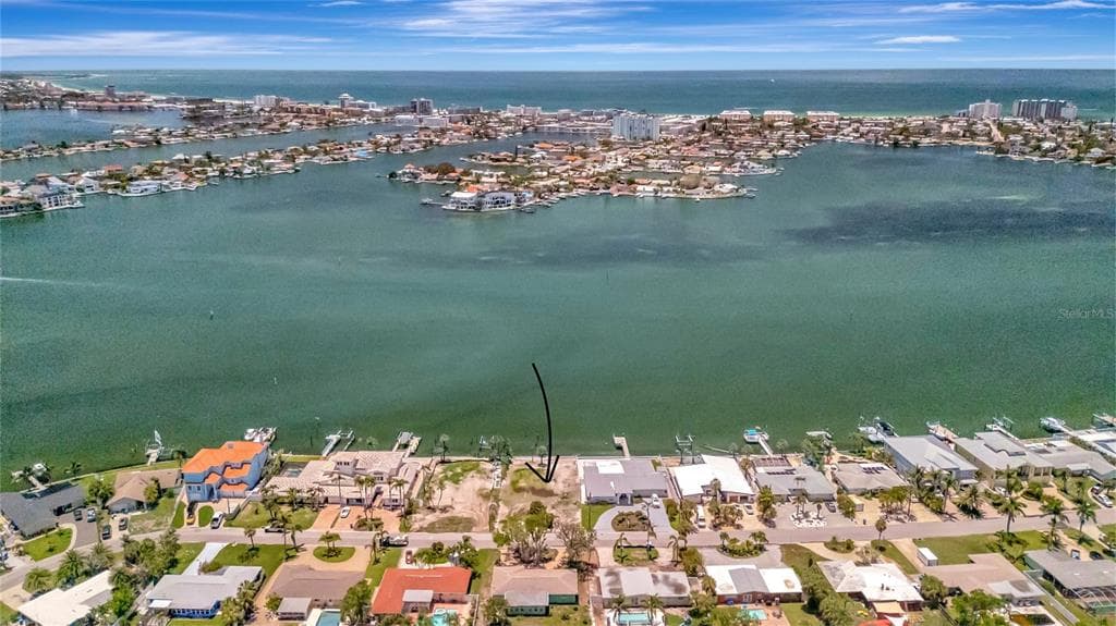 7056 S SHORE DRIVE S ST PETERSBURG, FL 33707