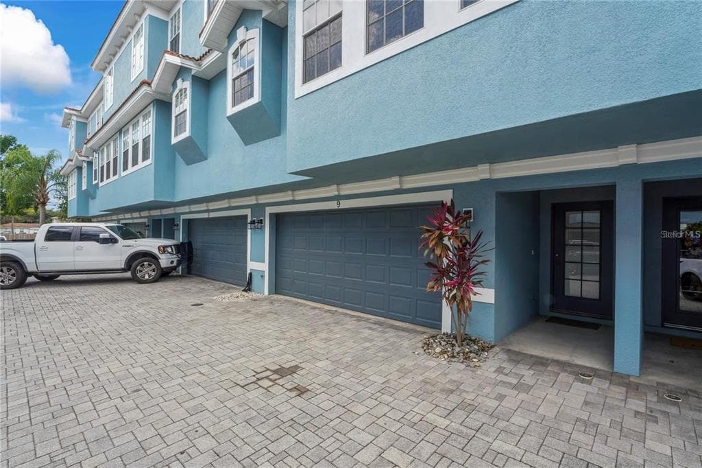 3111 W DE LEON STREET UNIT 9 TAMPA, FL 33609