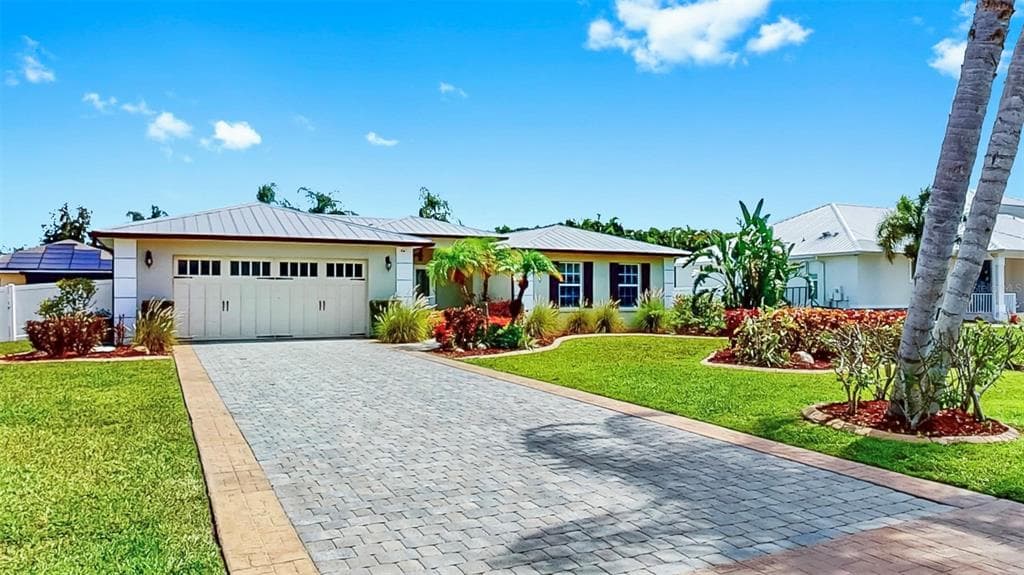 205 24TH AVENUE SW RUSKIN, FL 33570