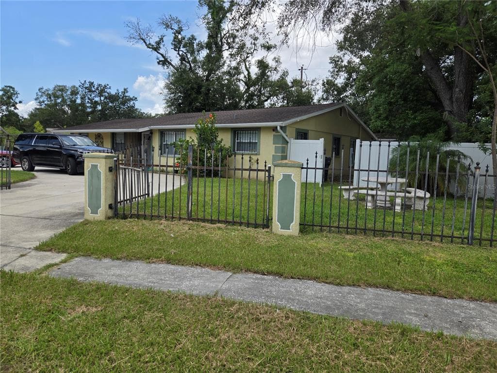 3712 ARGON DRIVE TAMPA, FL 33619