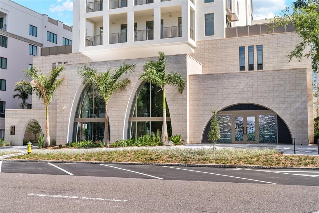 126 4TH AVENUE NE UNIT 701 ST PETERSBURG, FL 33701