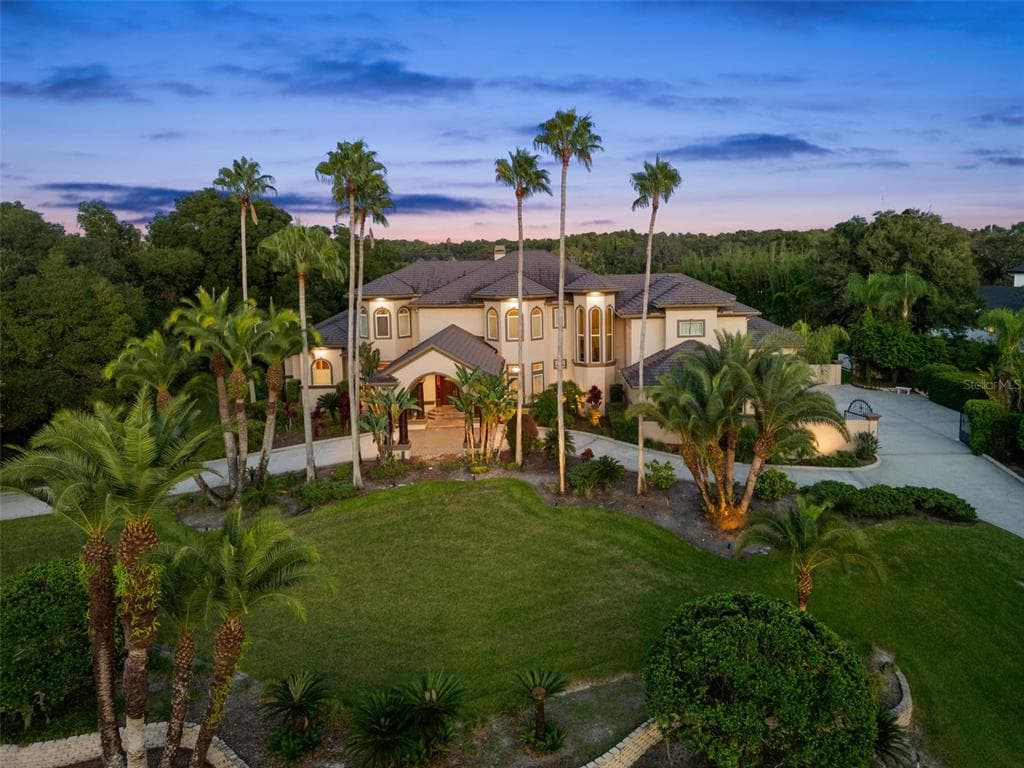 211 RUE DES CHATEAUX TARPON SPRINGS, FL 34688