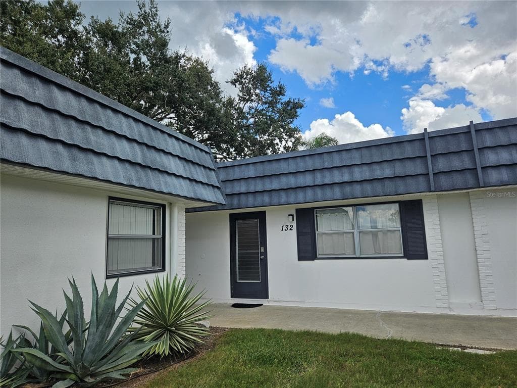 301 KINGS BOULEVARD UNIT 132 SUN CITY CENTER, FL 33573
