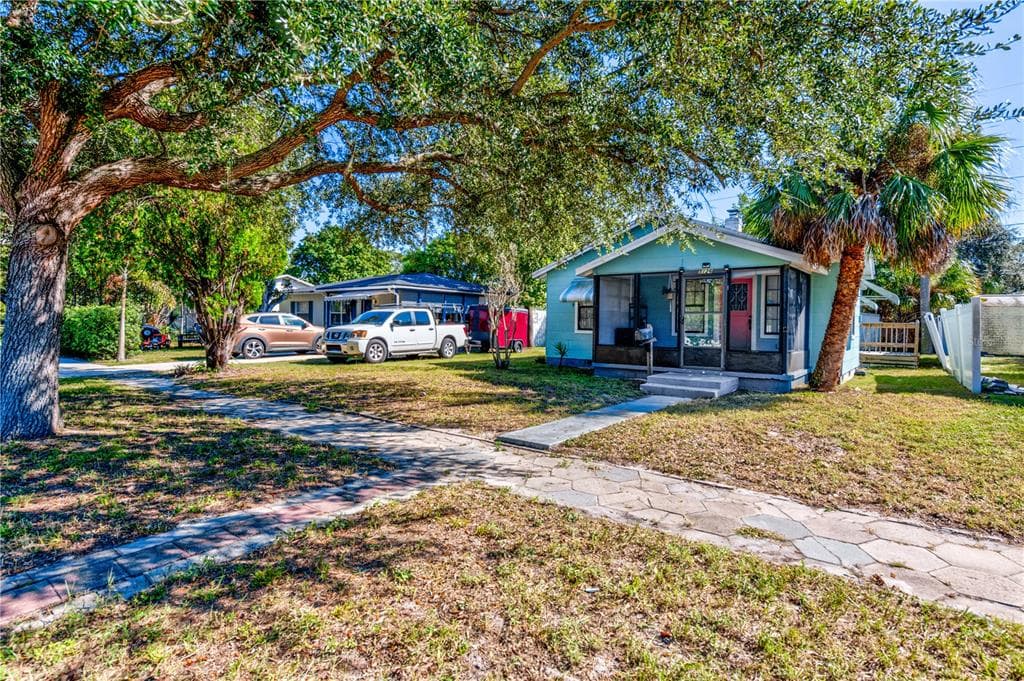 5126 1ST AVENUE N ST PETERSBURG, FL 33710