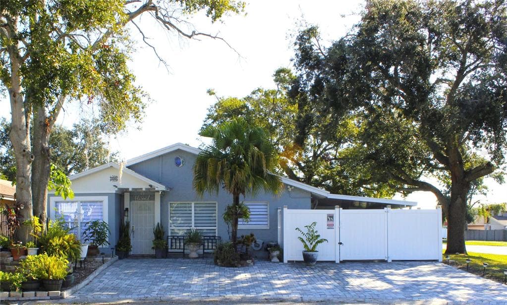 10301 FERNGLEN PLACE TAMPA, FL 33624