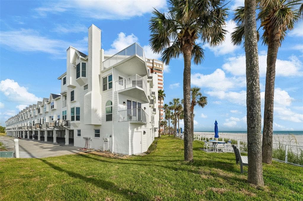 17960 GULF BOULEVARD UNIT 225 REDINGTON SHORES, FL 33708