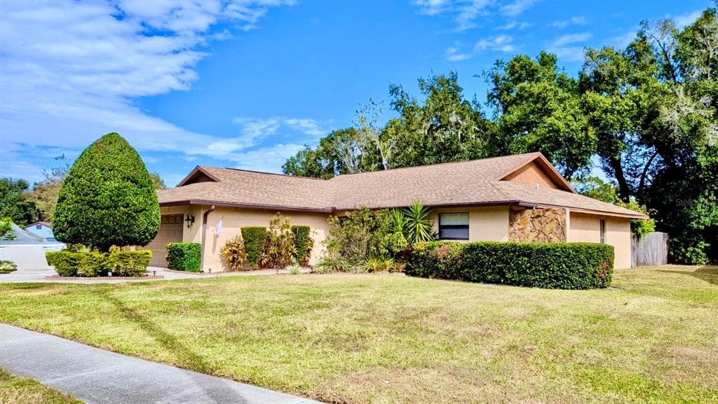 1406 SANDALWOOD DRIVE