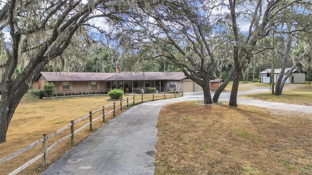 4111 ROBINSON ROAD VALRICO, FL 33594