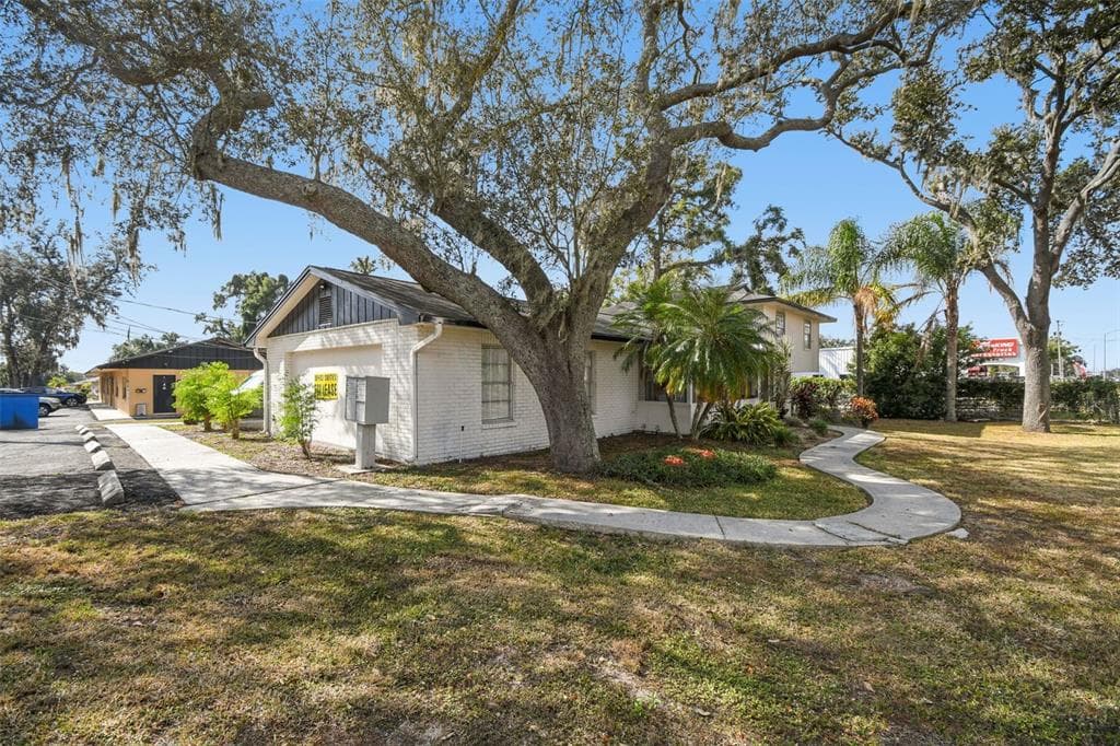 855 E BRANDON BOULEVARD BRANDON, FL 33511