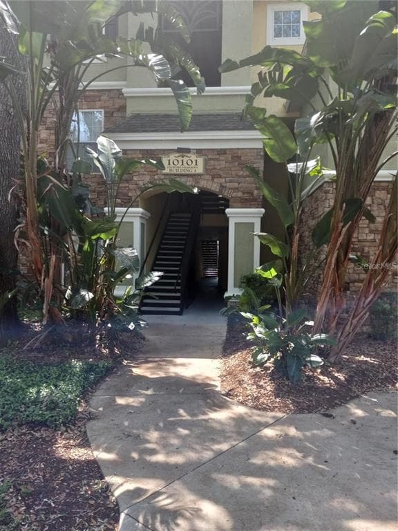 10101 COURTNEY PALMS BOULEVARD UNIT 204 TAMPA, FL 33619