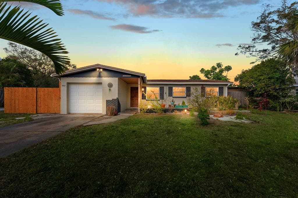 5432 63RD WAY N ST PETERSBURG, FL 33709