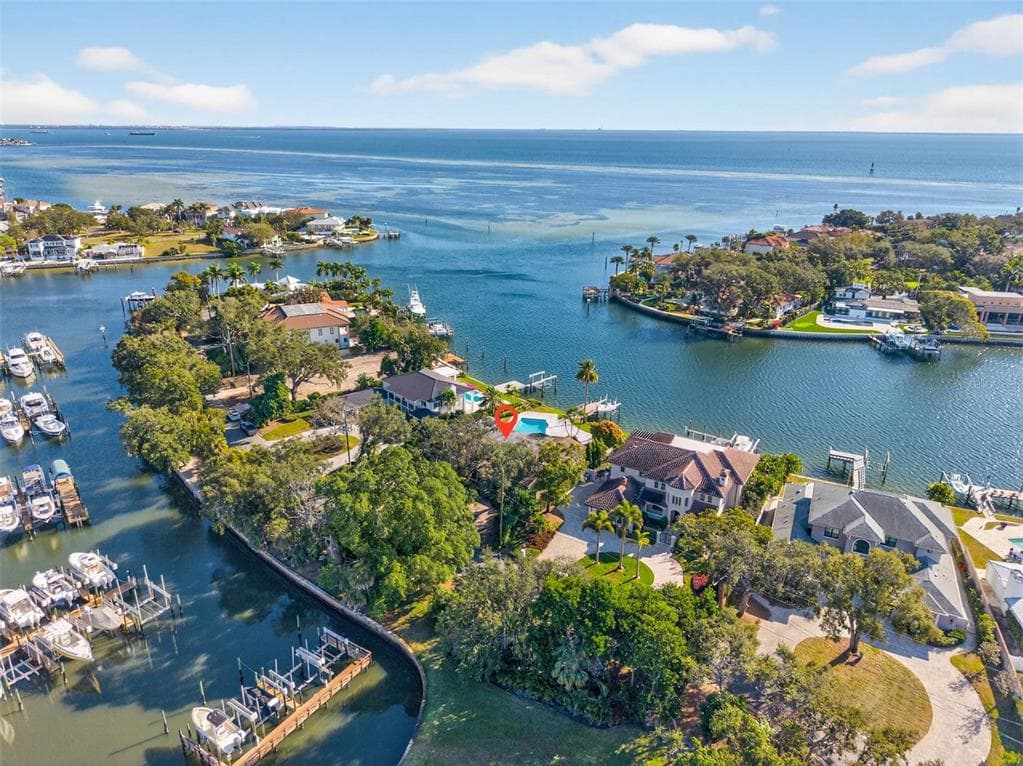 1323 SNELL HARBOR DRIVE NE ST PETERSBURG, FL 33704