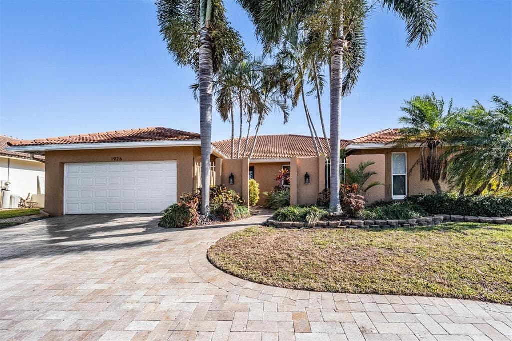 1926 MONTANA AVENUE NE ST PETERSBURG, FL 33703