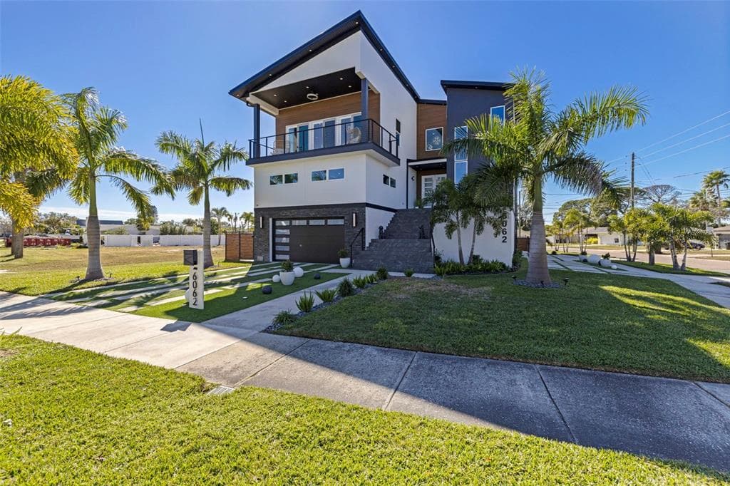 6062 BAYOU GRANDE BOULEVARD NE ST PETERSBURG, FL 33703