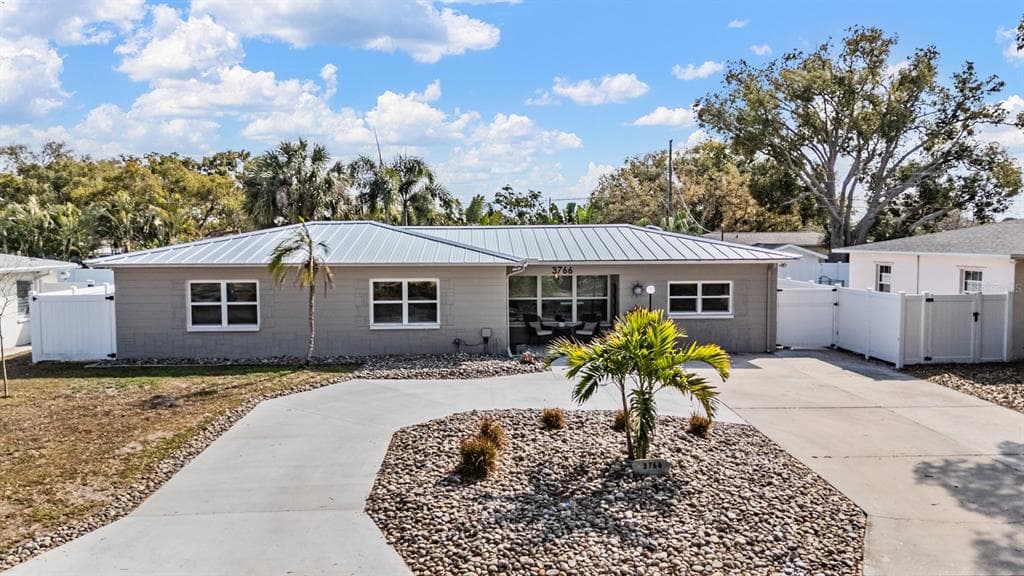 3766 24TH AVENUE N ST PETERSBURG, FL 33713