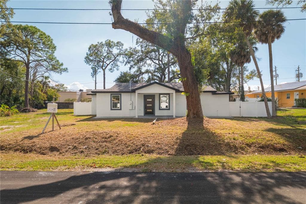 8508 SUNBEAM LN TAMPA, FL 33615