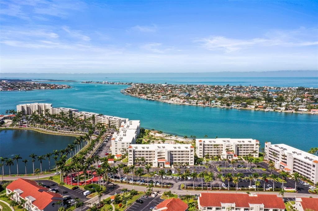 5901 BAHIA DEL MAR CIRCLE UNIT 124 ST PETERSBURG, FL 33715