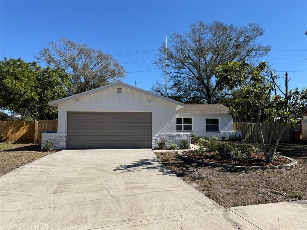 8957 109TH TERRACE SEMINOLE, FL 33777