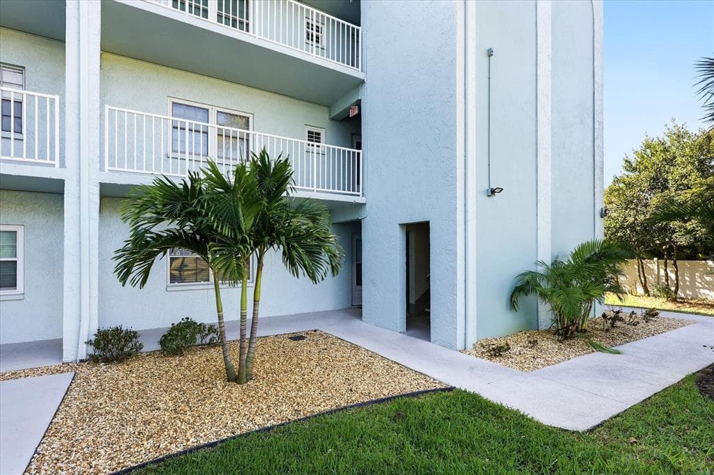 1706 BELLEAIR FOREST DRIVE UNIT 128