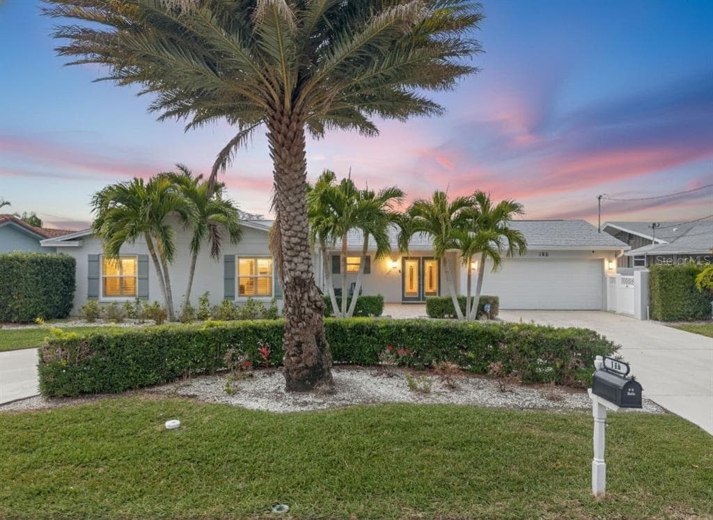136 WINDWARD ISLAND CLEARWATER BEACH, FL 33767