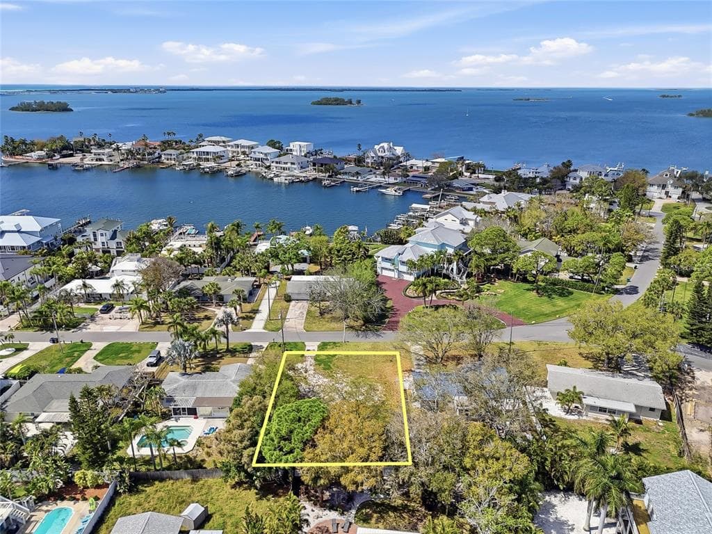 216 SHORE DRIVE PALM HARBOR, FL 34683