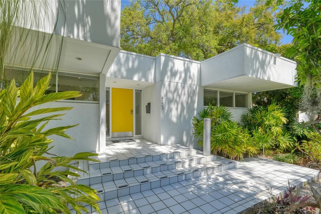 4223 W CLEVELAND STREET TAMPA, FL 33609
