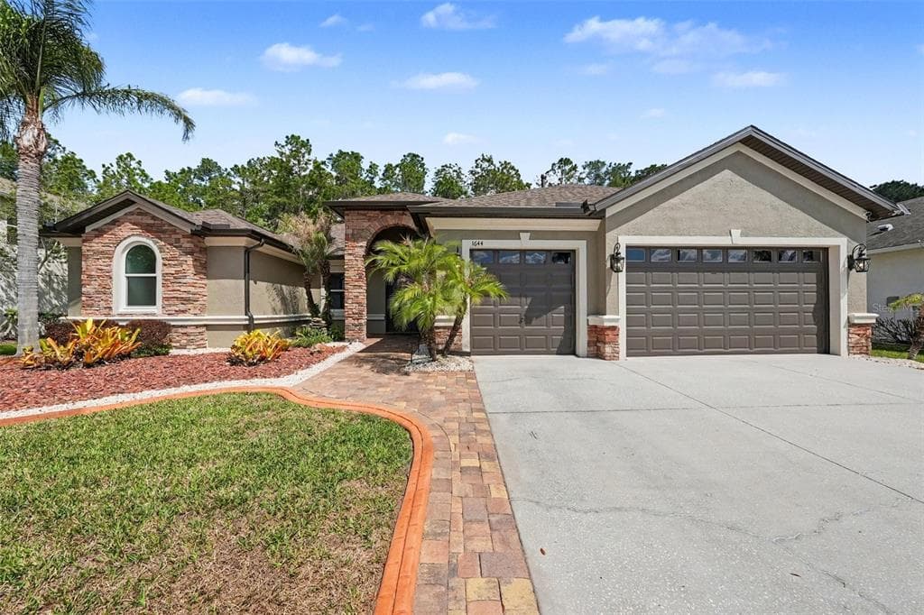 1644 BEACONSFIELD DRIVE WESLEY CHAPEL, FL 33543