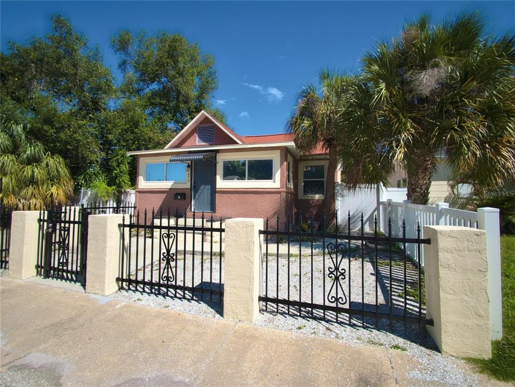 675 16TH AVENUE S UNIT 1 ST PETERSBURG, FL 33701