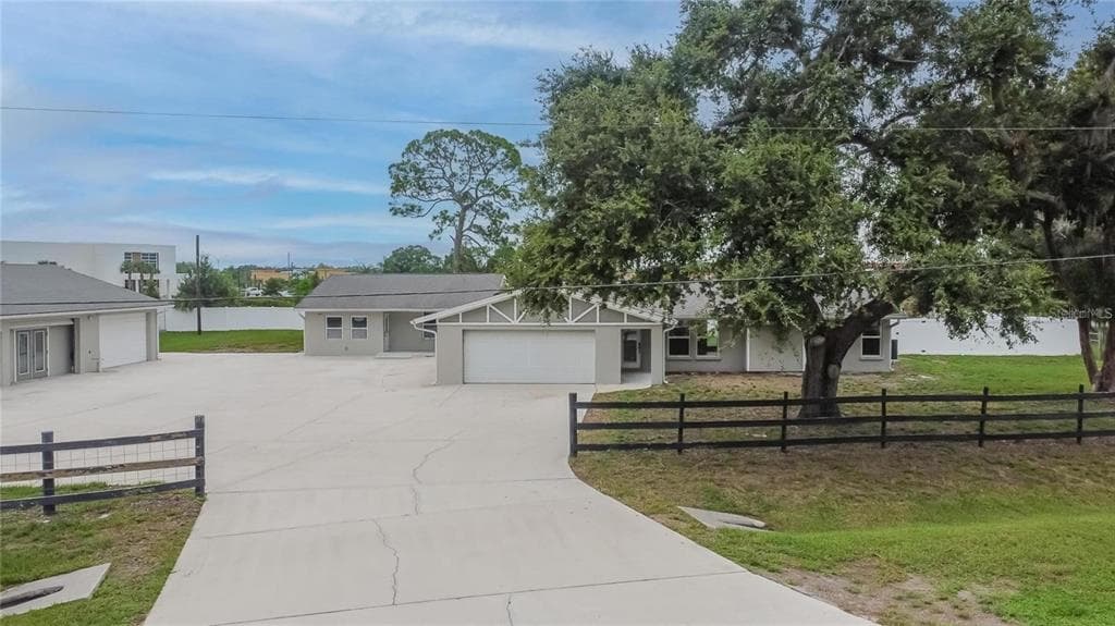 8105 BROWER DRIVE BRADENTON, FL 34211