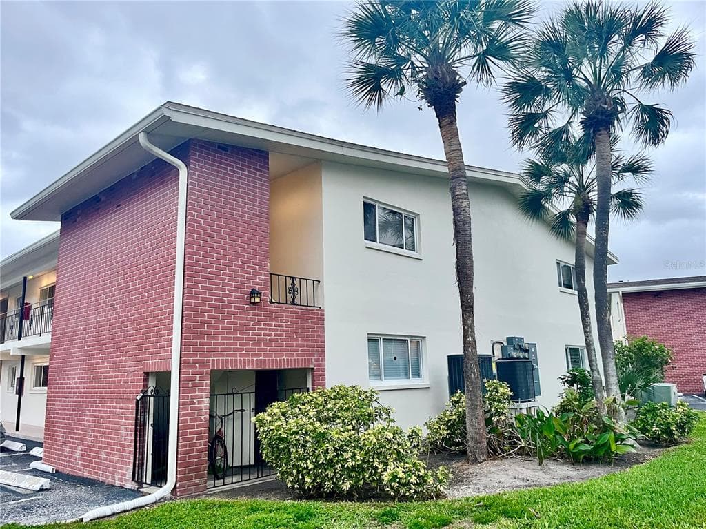 4550 OVERLOOK DRIVE NE UNIT 156 ST PETERSBURG, FL 33703