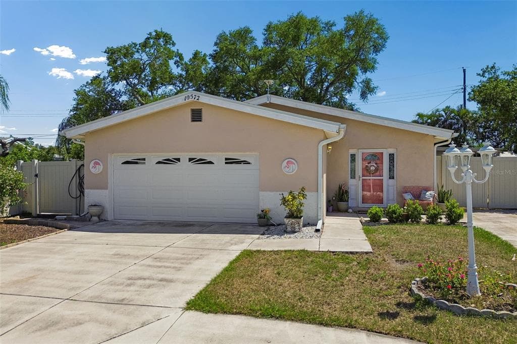10572 BLOSSOM LAKE DRIVE SEMINOLE, FL 33772